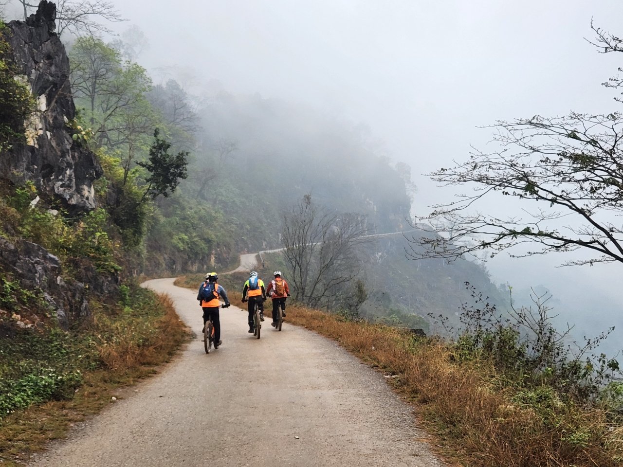 Northeast MTB Expedition – Conquer the Roads of Mong Cai, Cao Bang, and Ha Giang 15 Days